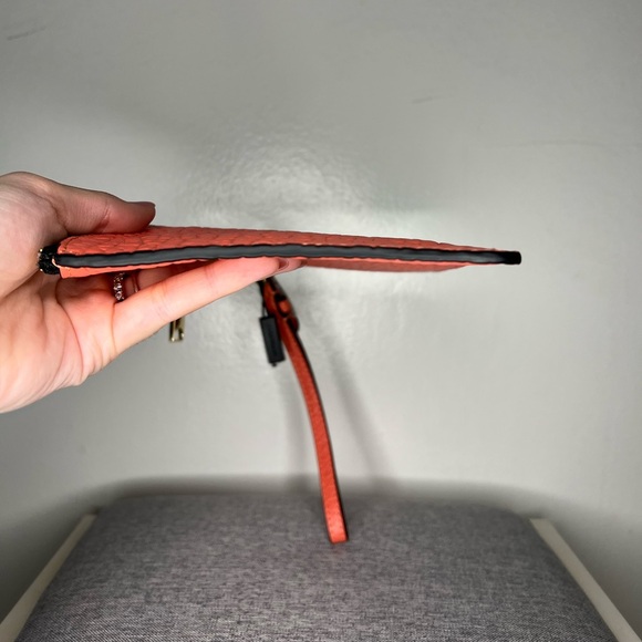 BURBERRY WRISTLET CORAL GRAINED LEATHER NWOT - Picture 5 of 7